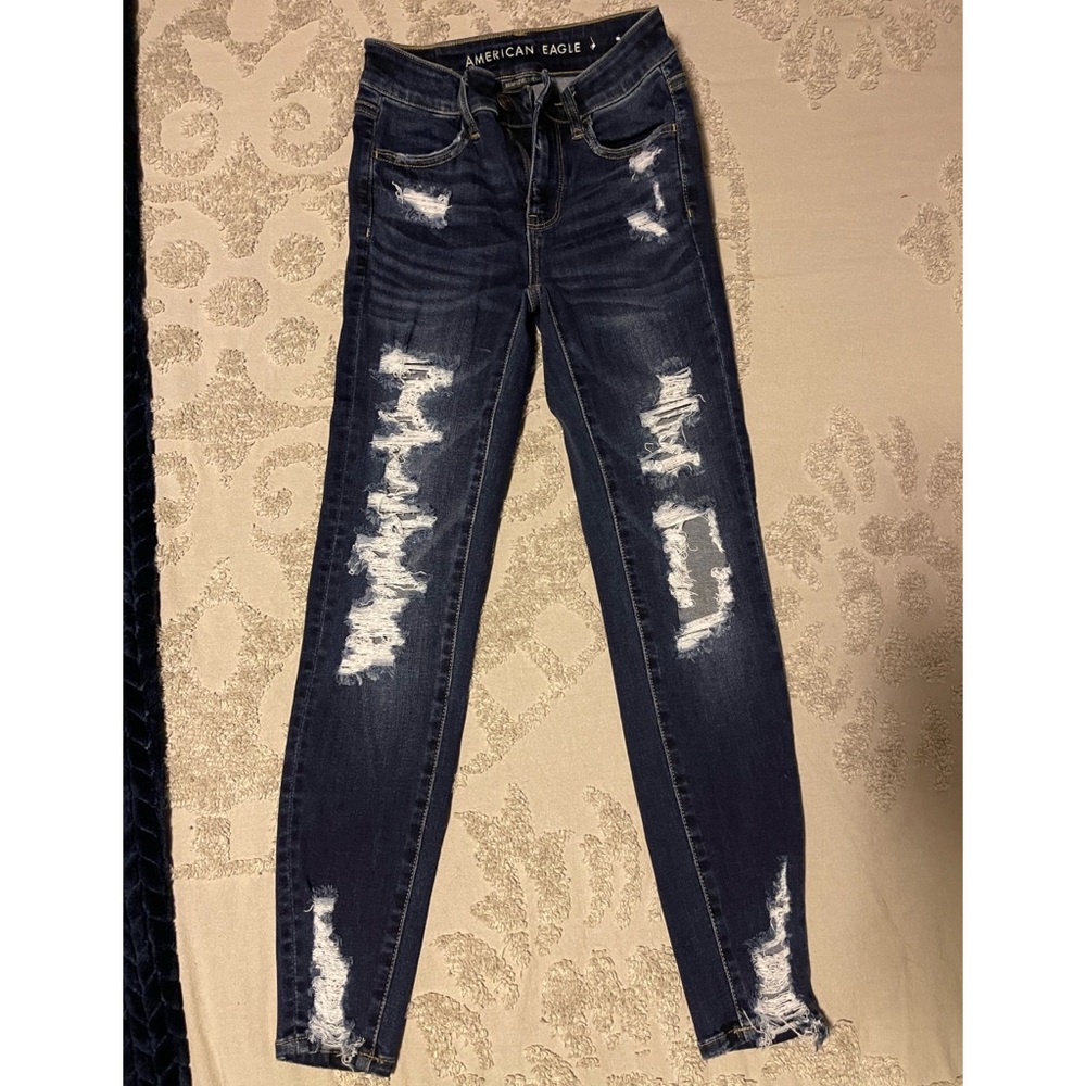 Never worn. They are to small for me. American eagle ripped jeans